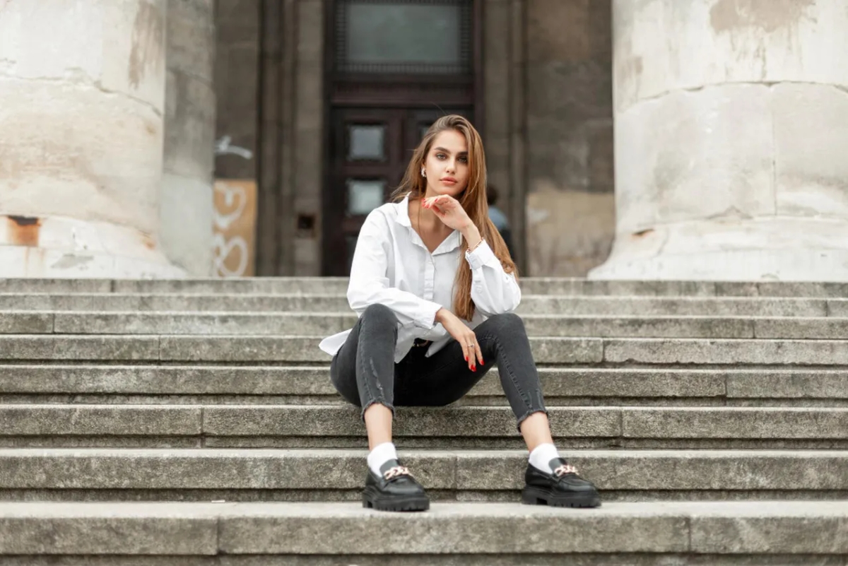 Jakie buty do szarych spodni damskich - idealne połączenia stylowe